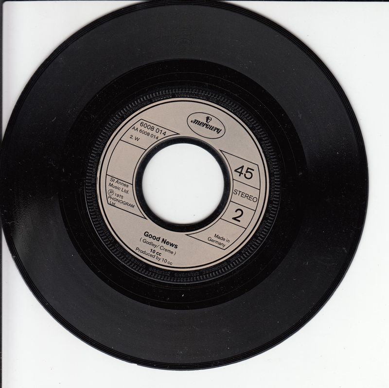 10 CC - I'm Not In Love (UK)