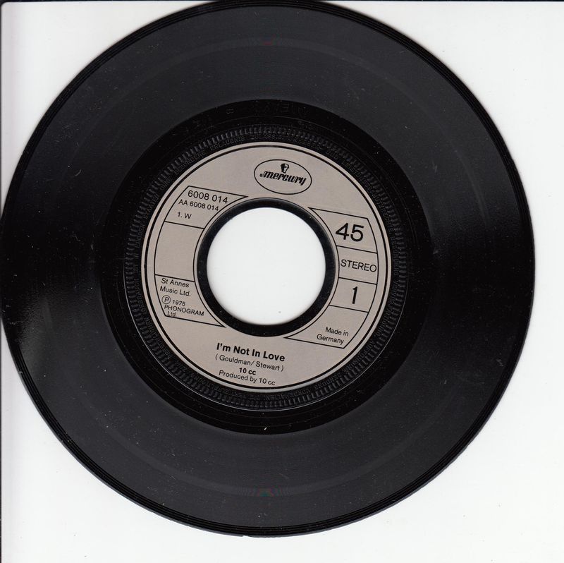 10 CC - I'm Not In Love (UK)