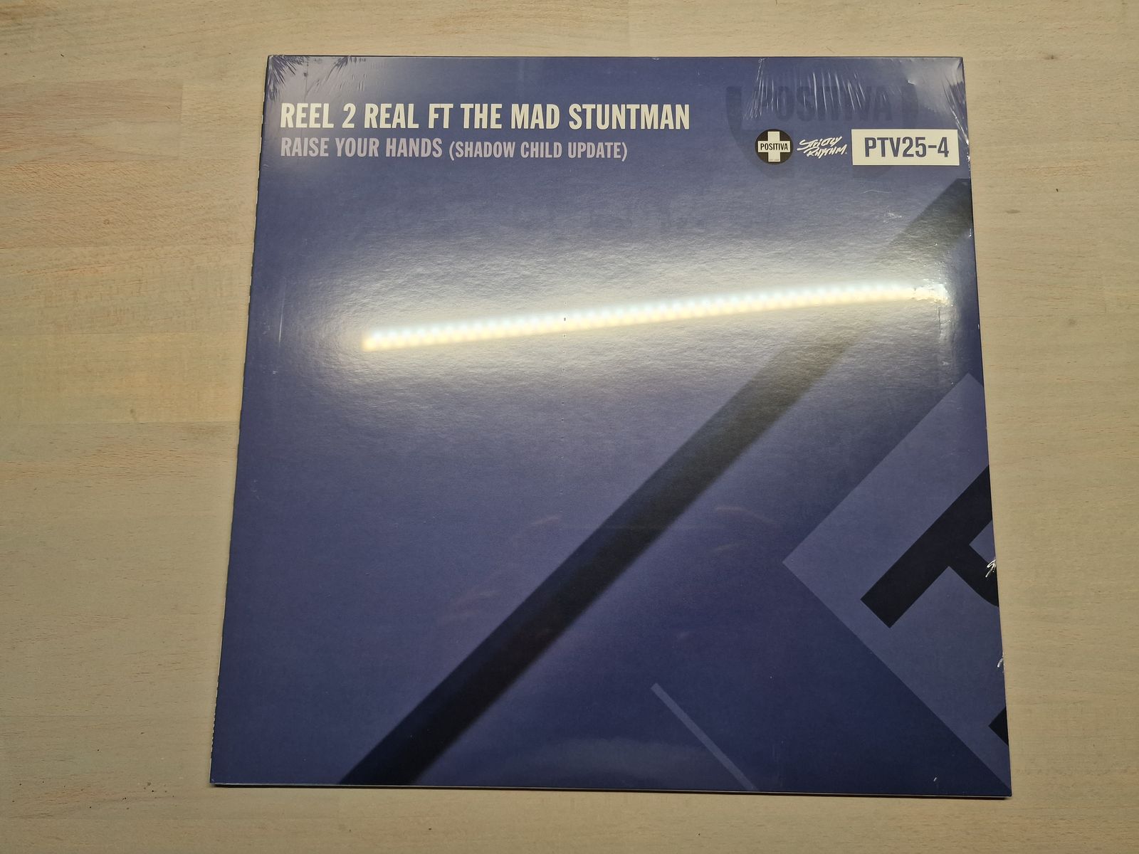 Reel 2 Real Feat. The Mad Stuntman - Raise Your Hands