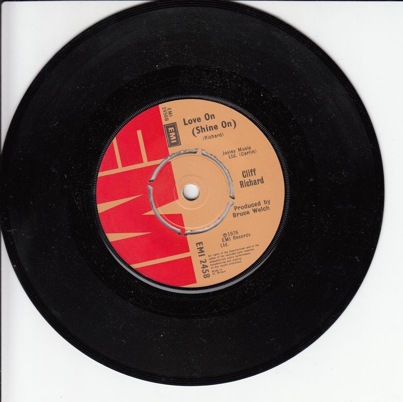 Cliff Richard – Devil Woman (UK)